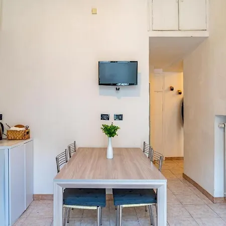 Charm In Piazza Castello *