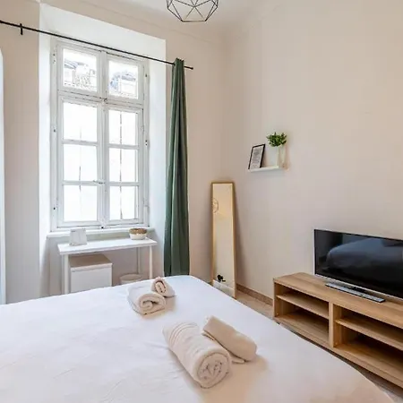 Apartment Charm In Piazza Castello