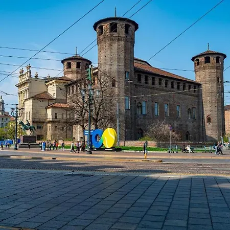 Charm In Piazza Castello *