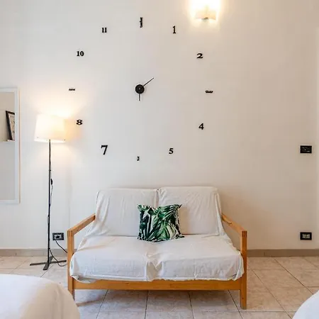 Charm In Piazza Castello Apartment