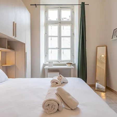 Charm In Piazza Castello