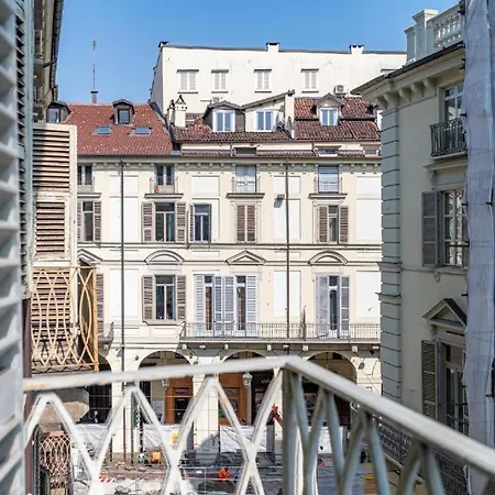 Charm In Piazza Castello *