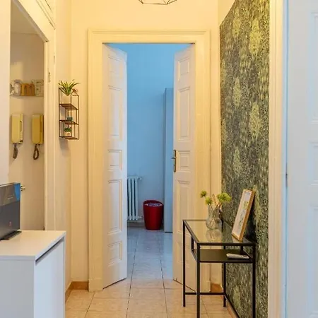 Apartment Charm In Piazza Castello