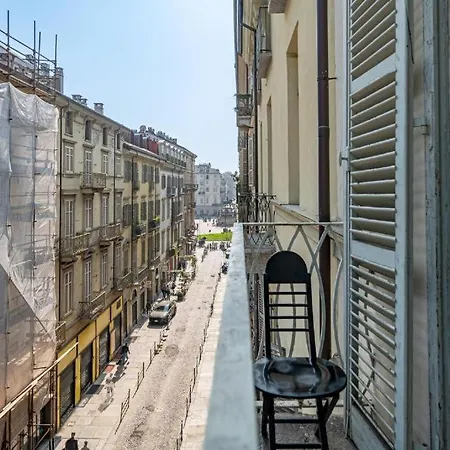 Charm In Piazza Castello Apartman