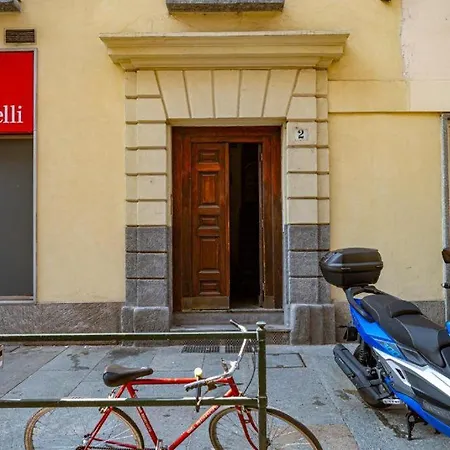 Charm In Piazza Castello Appartement *