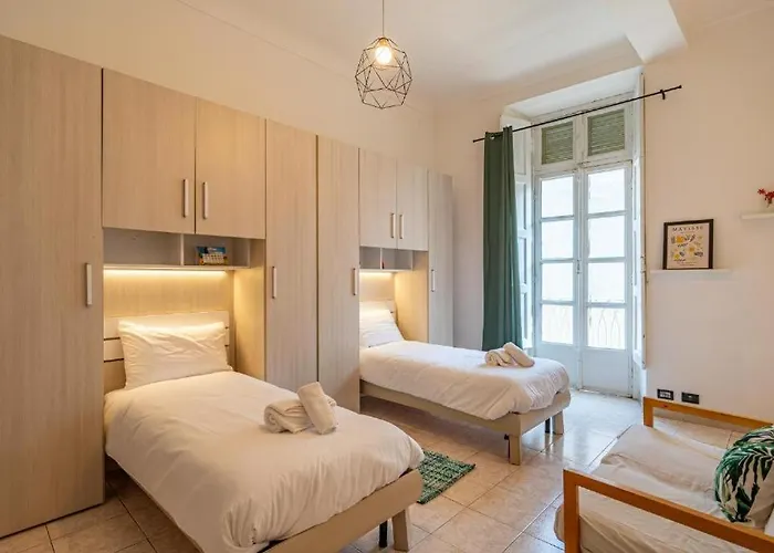 Charm In Piazza Castello Appartement *