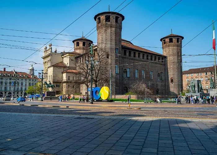 Charm In Piazza Castello *