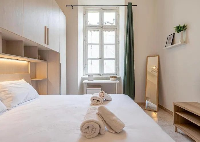 Charm In Piazza Castello