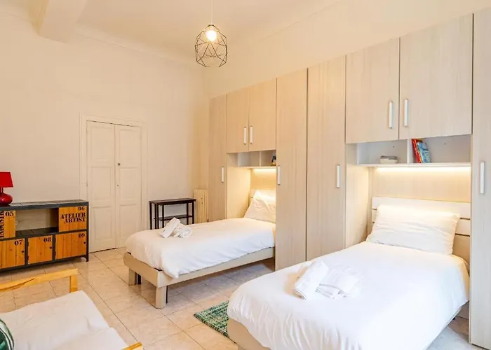 Charm In Piazza Castello