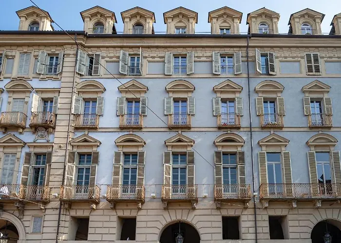Charm In Piazza Castello