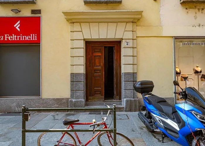 Charm In Piazza Castello Appartement *